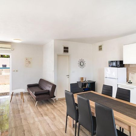 Sea-Views Brazza Apartments With Private Pool Milna  Buitenkant foto