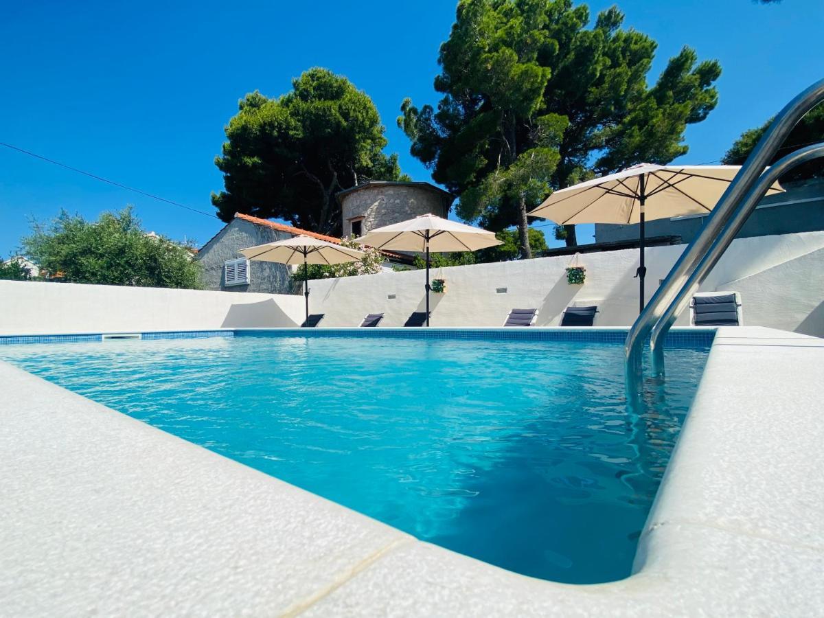 Sea-Views Brazza Apartments With Private Pool Milna  Buitenkant foto