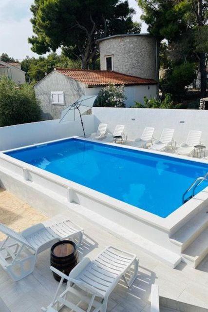 Sea-Views Brazza Apartments With Private Pool Milna  Buitenkant foto