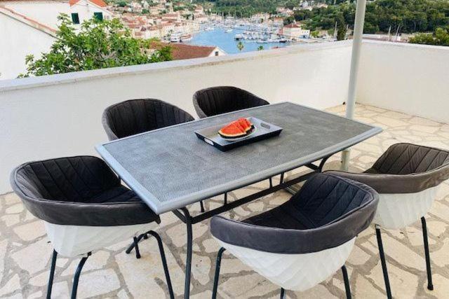 Sea-Views Brazza Apartments With Private Pool Milna  Buitenkant foto