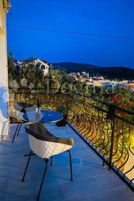 Sea-Views Brazza Apartments With Private Pool Milna  Buitenkant foto