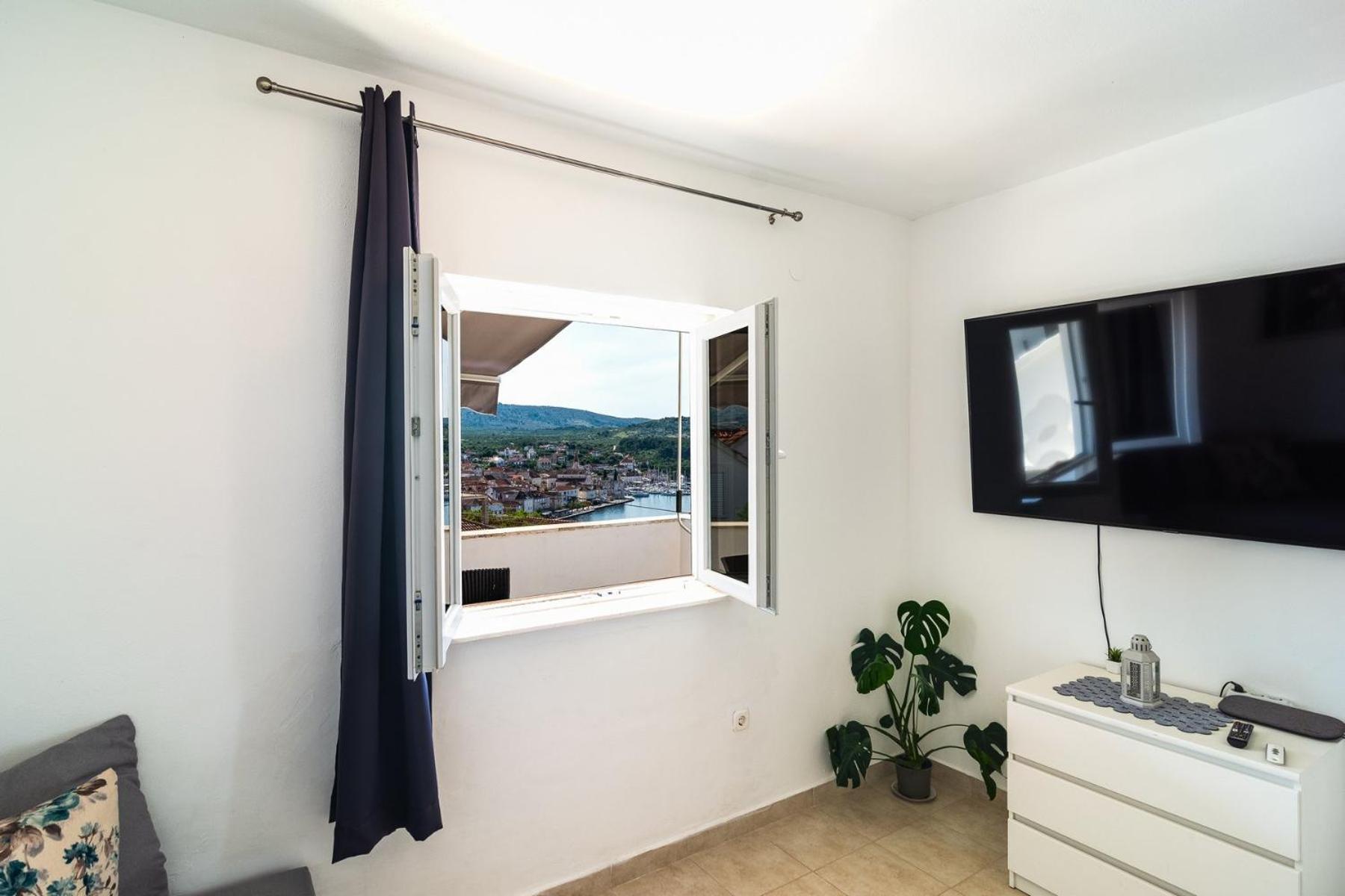 Sea-Views Brazza Apartments With Private Pool Milna  Buitenkant foto