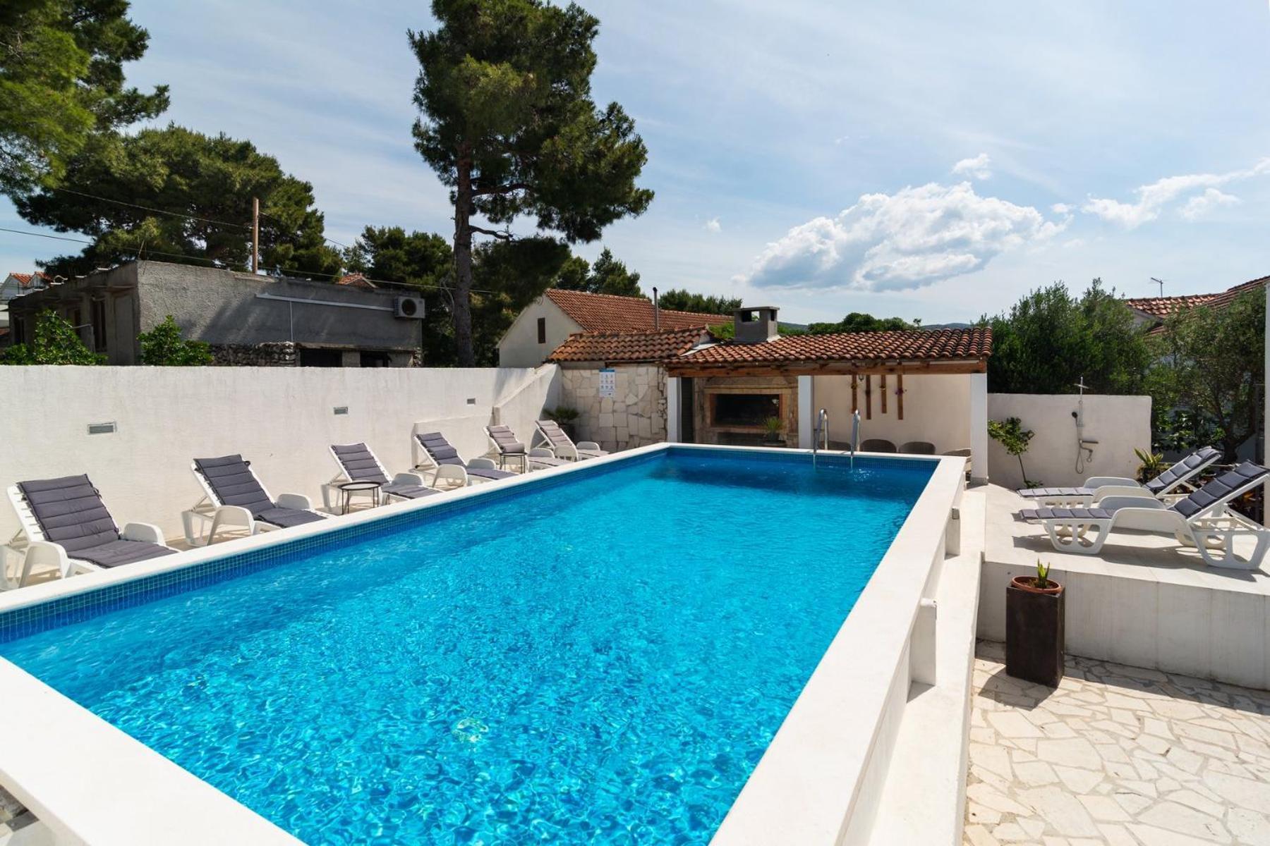 Sea-Views Brazza Apartments With Private Pool Milna  Buitenkant foto
