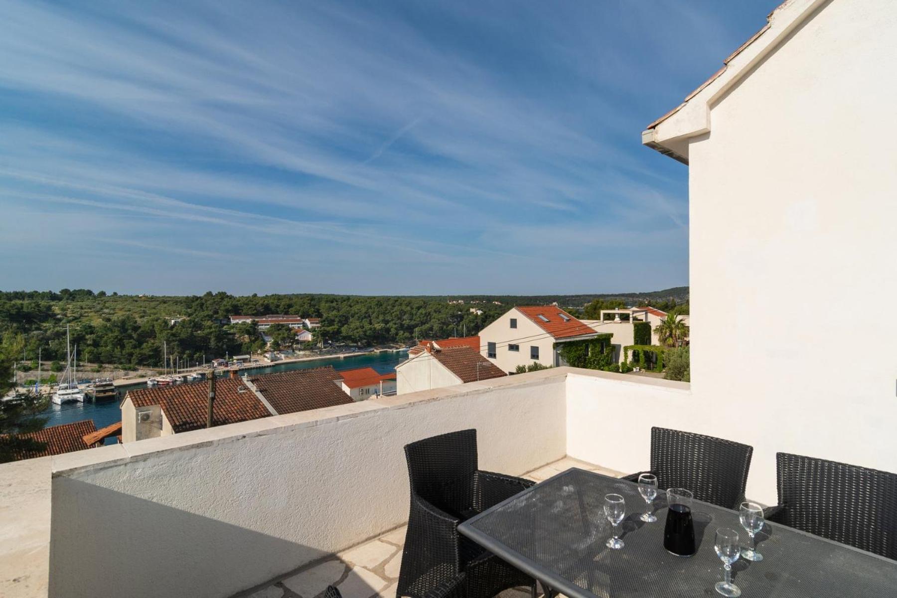 Sea-Views Brazza Apartments With Private Pool Milna  Buitenkant foto