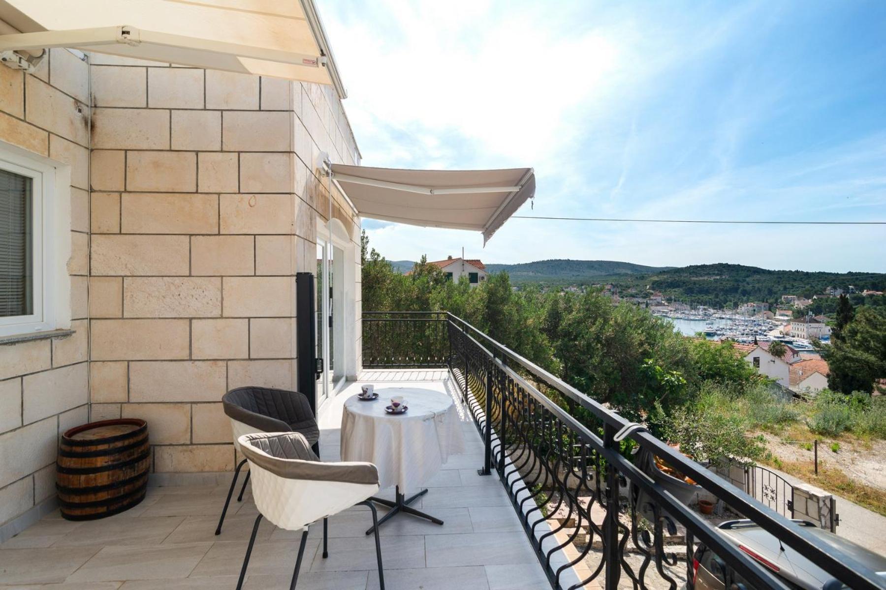 Sea-Views Brazza Apartments With Private Pool Milna  Buitenkant foto