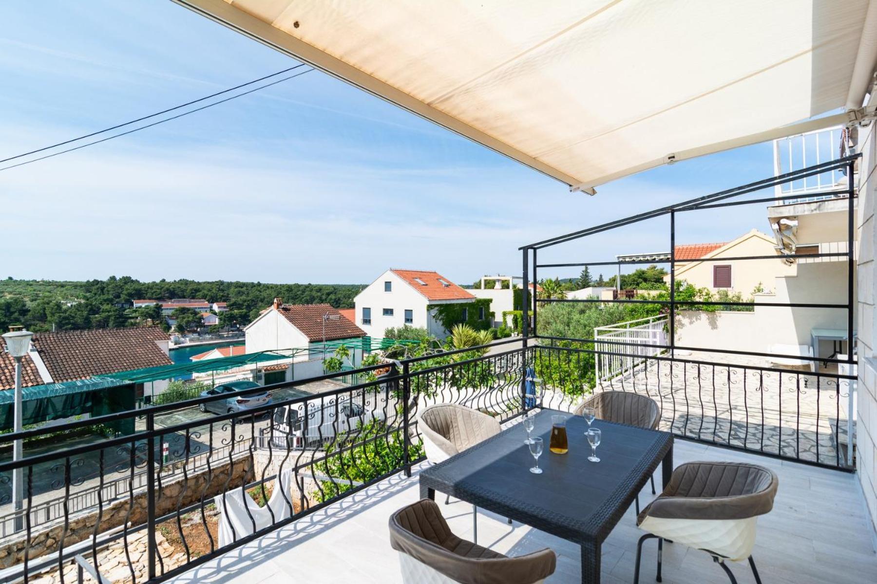 Sea-Views Brazza Apartments With Private Pool Milna  Buitenkant foto